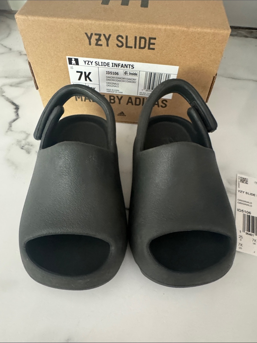 Yeezy Slide Black 7K